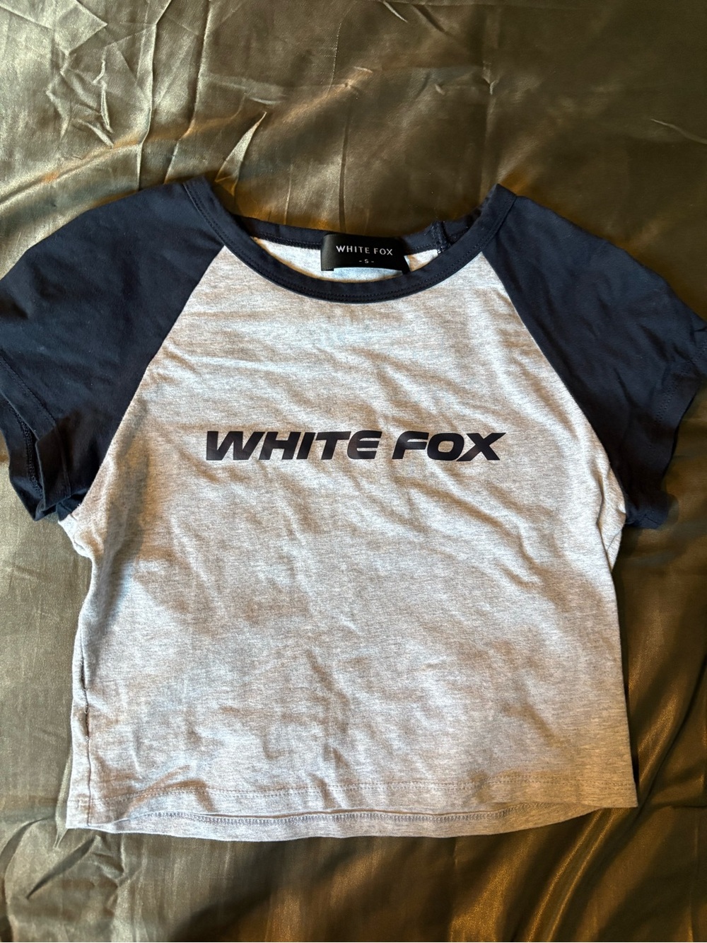 White fox cropped tee